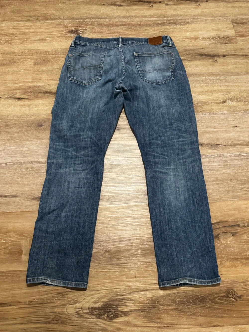 Lucky Brand Men’s Faded Blue Straight Jeans